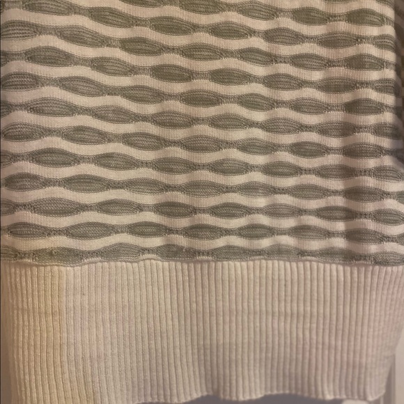 EUC two-one-two New York petite sweater. - Picture 5 of 7